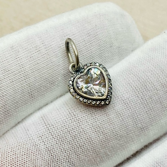 EUC Pandora 390366CZ Sterling Silver Sparkling Love Heart Pendant w/ Clear CZs - Picture 3 of 11